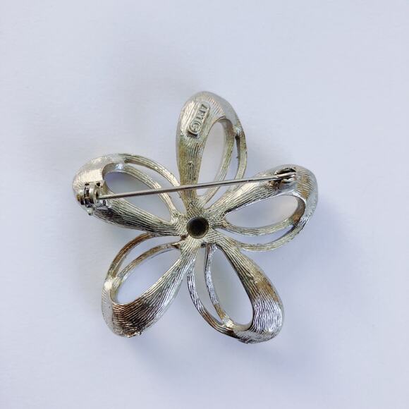 VTG Signed ART Silvertone Brooch, Mid Century Mod Floral Textured Petal Pin - Picture 6 of 9